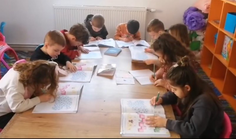 Fëmijë të buzëqeshur